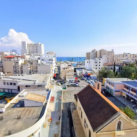 Sunny Daze Seaview Апартаменти Ларнака